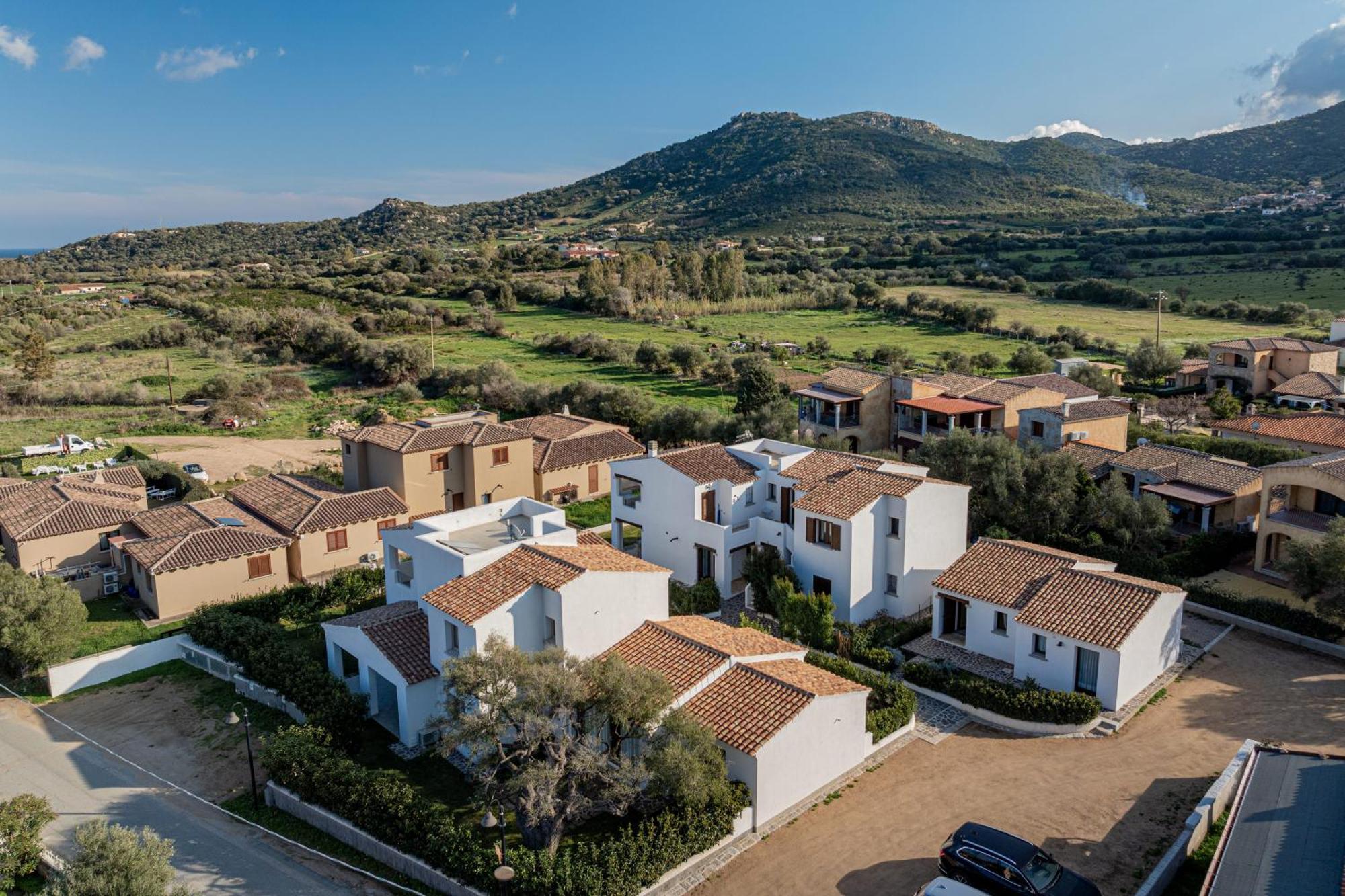 Готель Residenza L'Alzoni Сан-Теодоро Екстер'єр фото